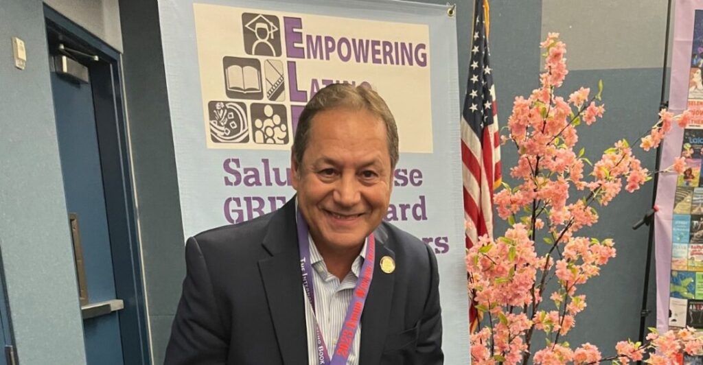 Ricardo Adrianza gana Premio Internacional del Libro Latino